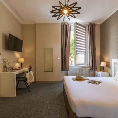 Cerise Royan - le Grand Hôtel de la Plage Отели в г. Руайан