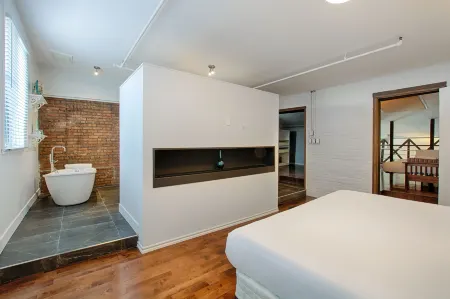 Les Lofts St-Jo - PAR les Lofts Vieux-Québec Отели рядом с достопримечательностью «Cartier-Brébeuf National Historic Site»