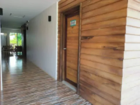 เดอะพีซธาราเฮาส์ โรงแรมในเกาะลันตา