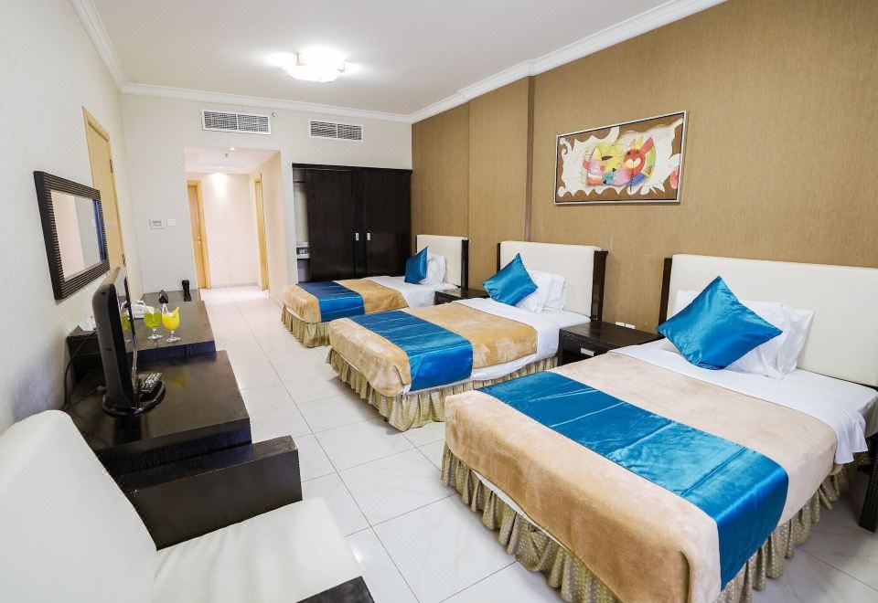 Crystal Plaza Hotel - Housity