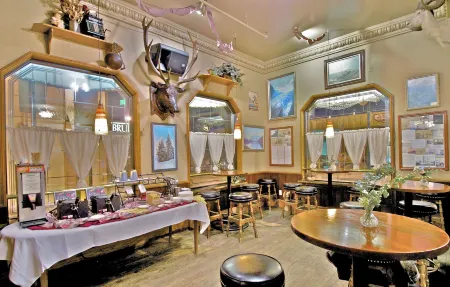 Historic Anchorage Hotel Отели рядом со станцией Анкорд Депо