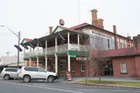 Riverina Hotel - Pysäköinti