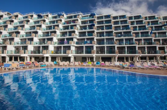 โรงแรมกรุโปเทล รีโวลิ โรงแรมใกล้หาด Amadores Beach