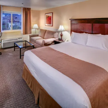 Lake Natoma Inn