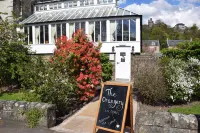 Victoria Square & the Orangery Hotels in Doune