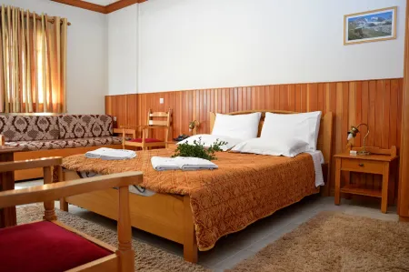 Hotel Adonis Отели в г. Мецовон