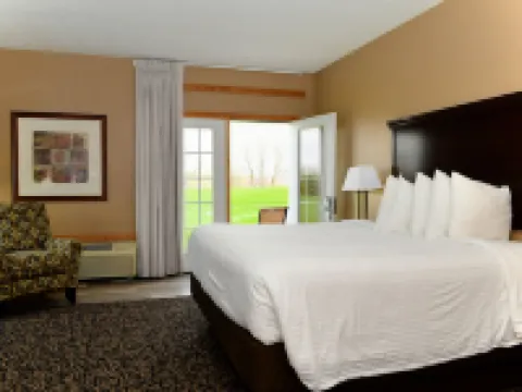 Cobblestone Inn & Suites - Denison | Majestic Hills Hotels in Crawford County