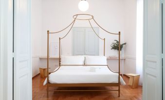 Live in Athens, Thiseio Historic House