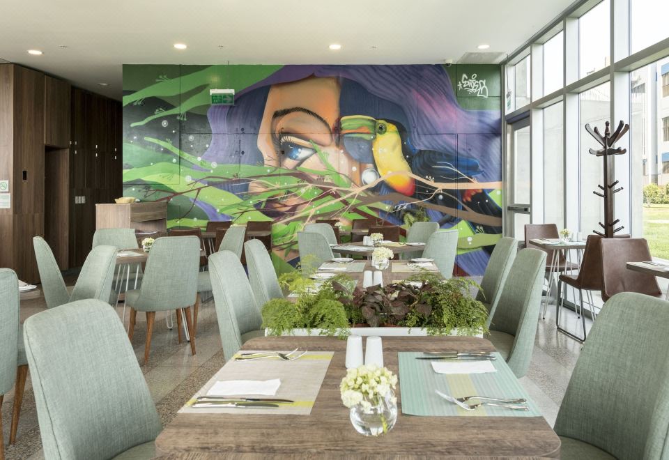 2. 홀리데이 인 -..