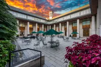 The Knight Center at Washington University - bar