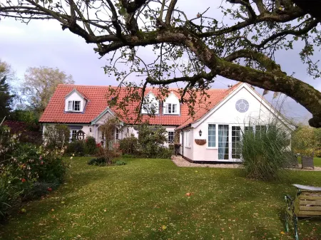 White Cottage B and B Отели в г. Гритам вит Сомерсби