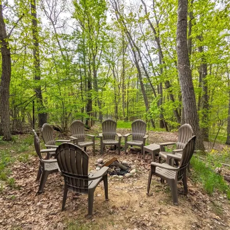 Sunset Burrow Retreat in Roscommon, MI - whole house, 3 bed, 2.5 bath! Отели в г. Джерриш Тауншип