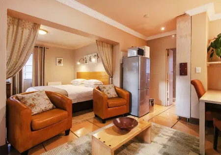 Waterkloof Apartments Отели рядом с достопримечательностью «Idube Game Reserve»