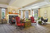 Plaza Inn & Suites at Ashland Creek - 3-Star
