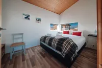Blue View Cabin 6A with Hot Tub Hotels in Fludir