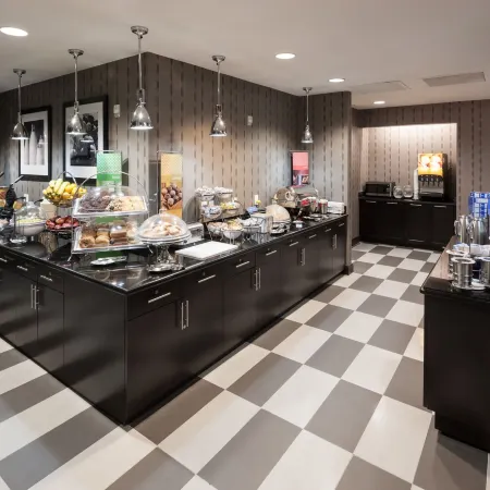 Hampton Inn San Diego-Downtown/Airport Area Отели рядом с достопримечательностью «Музей-авианосец «Мидуэй»»