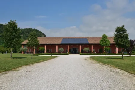 Tenuta Monterosso Отели рядом с достопримечательностью «Metropole Minigolf»