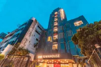 Super OYO Townhouse 2 Hotel Gunung Sahari Các khách sạn ở Mangga Dua