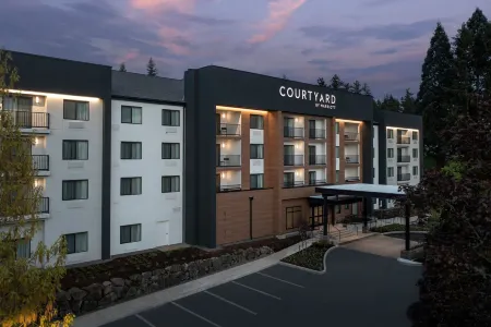Courtyard Portland Tigard Отели рядом с достопримечательностью «Вашингтон сквер»