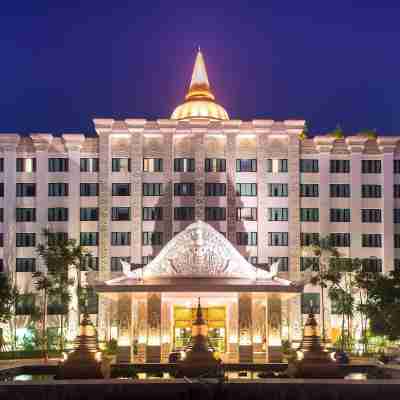 米達格蘭德飯店 達瓦拉瓦提 那空巴吞 Hotel Exterior