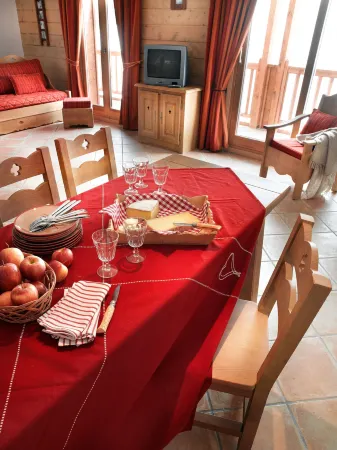 CGH Résidences & Spas la Ferme du Val Claret Отели рядом с достопримечательностью «Precision Ski»