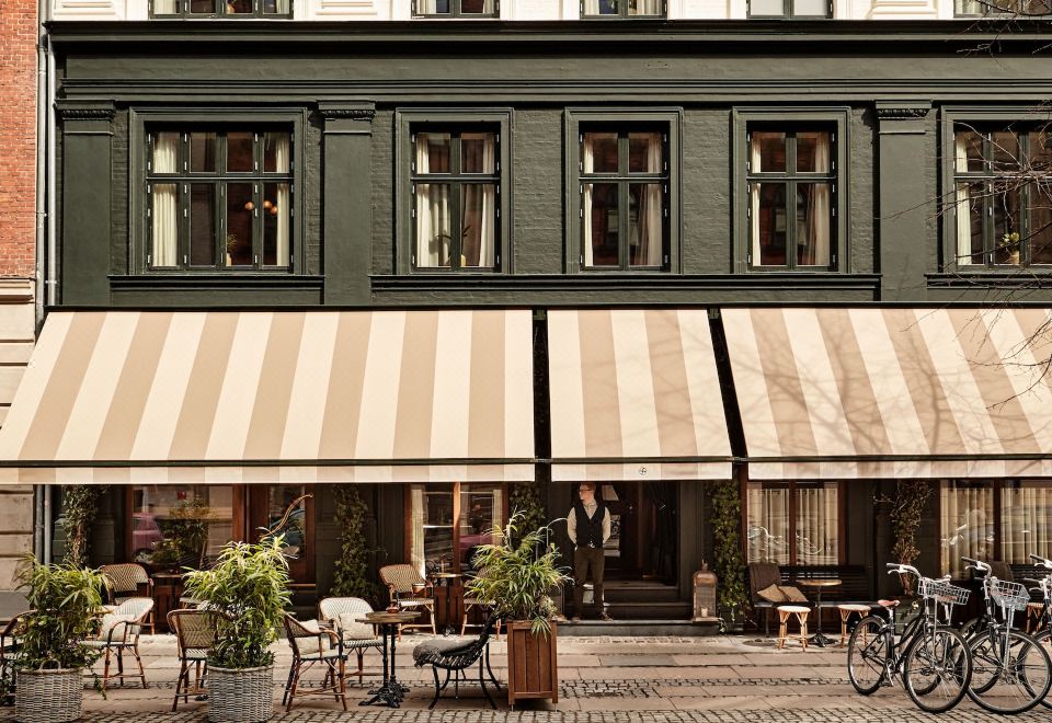 5. 호텔 샌더스..