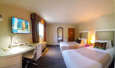 Inn at Golden Gate Hotels near قصر الفنون الجميلة