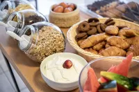 Artemis Apartments - breakfast