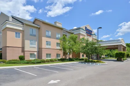 Fairfield Inn & Suites Charleston North/University Area Отели в г. Гуз Крик