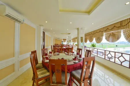 White Lotus Отели рядом с достопримечательностью «Hồ Chí Minh Park»