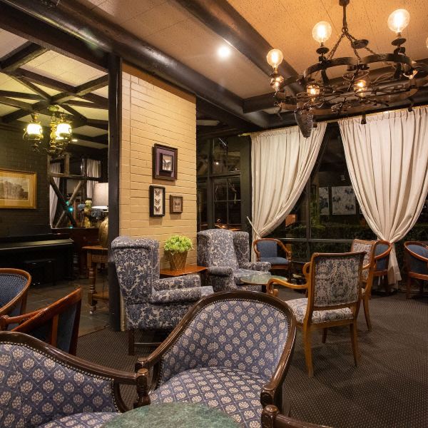 Classic country hotel lounge accommodation in Glen Innes, New South Wales