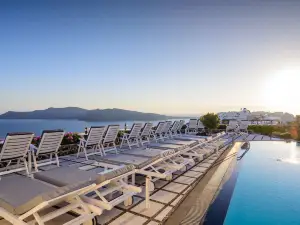 Nikos Villas