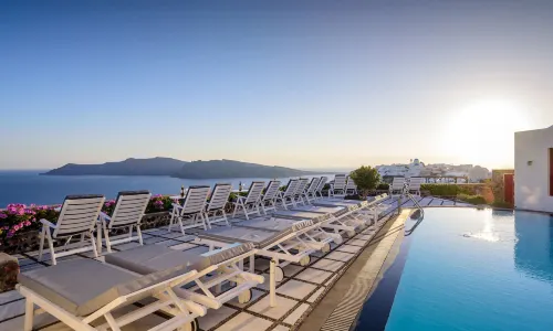 Nikos Villas