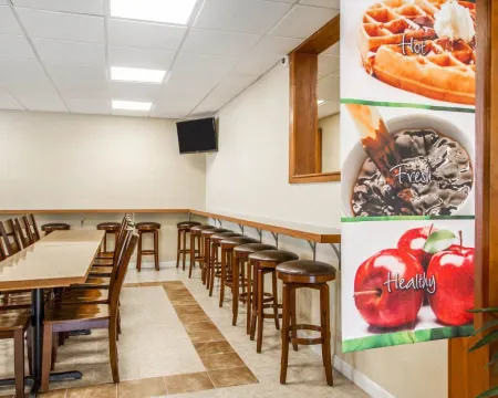 Quality Inn & Suites Отели рядом с достопримечательностью «T.J. Maxx»