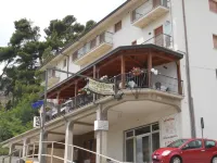 Casa-Albergo Tiroasegno - 2 estrellas