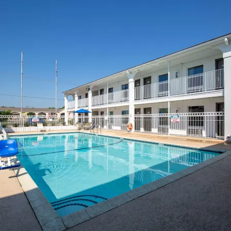 Studio 6 Bryan, TX - University Area