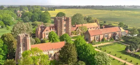 Delta Hotels Colchester Отели в г. Фееринг