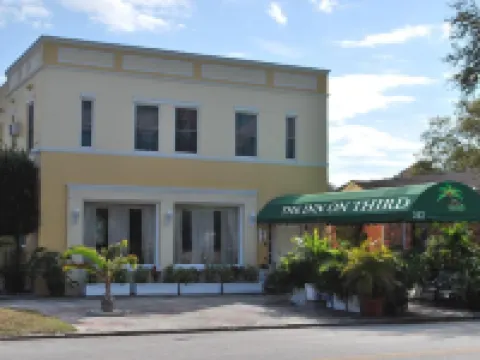 The Inn on Third Hotels near Historic Kenwood
