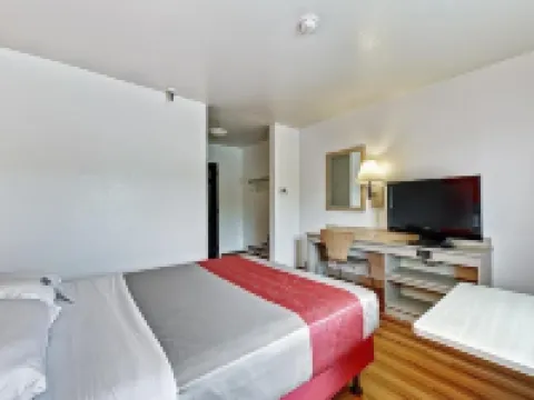 Motel 6 Glenview, IL - Chicago North Hotels in Glenview