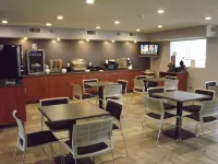 Microtel Inn & Suites by Wyndham Ames - breakfast