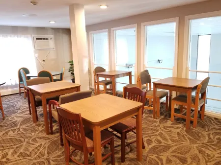 Hampton Village Inn Отели рядом с достопримечательностью «Филлипс Эксетер Академи»