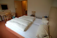 Catharinenberg Hotel - Restaurant - Biergarten Hotels in Melsdorf