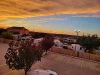 Cotulla Whitten Inn - parking