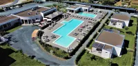 Vada Village - Bãi biển