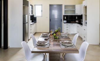 Thresh Apartments Airport by Airstay