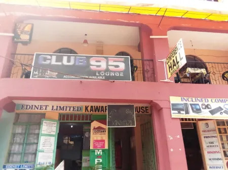 Club 95 Hotel Отели в г. Эмбу