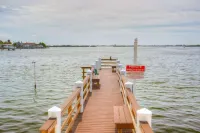 Bayview Balcony Condo, Hot tub & pool & Rum Bar! Hotels in Seminole
