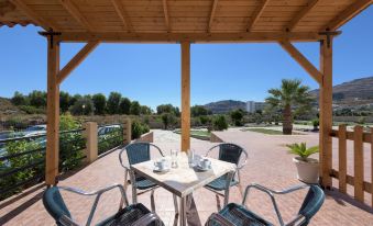 Vlycha Beach Studios & Apartments