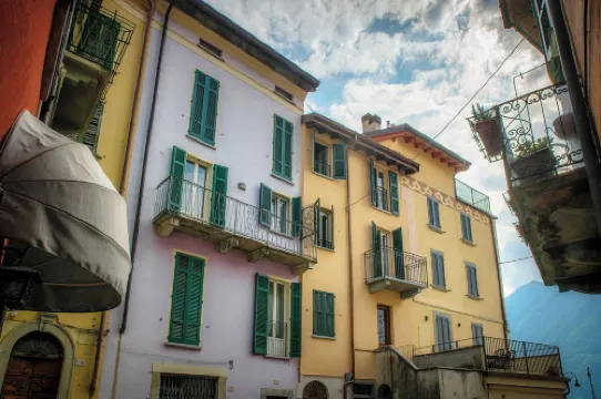 Vicolo Dei Pescatori - by Myhomeincomo