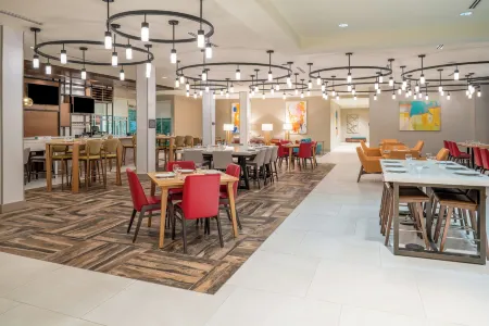 Home2 Suites by Hilton Brunswick Отели в г. Глинн